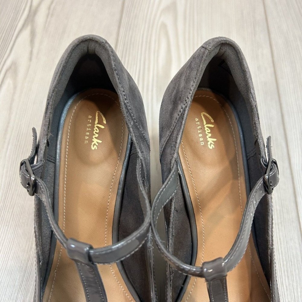 Ladies Clarks Court Heel Shoes Chorus Pitch Gray Size 10 Suede T Strap 9.5 - Picture 4 of 8